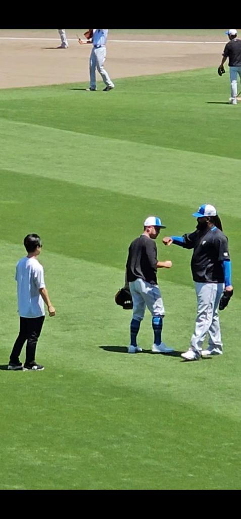 「お休み中🥹」