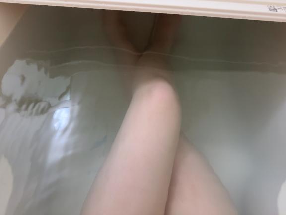 「タイトル:ねぇ…どこ触りたいの?💋」